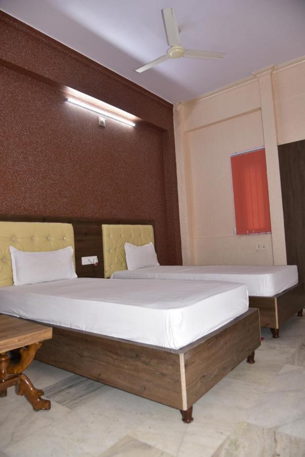 Hotel Royal Surya Gaya Esterno foto