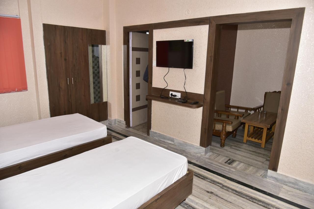 Hotel Royal Surya Gaya Esterno foto